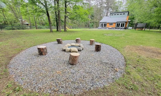 Queensbury House | Family Home Nr Lake George+Ski Mtn w/Indoor HotTub