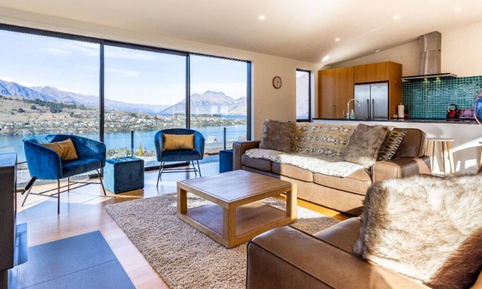 Queenstown House | Family Home with a View