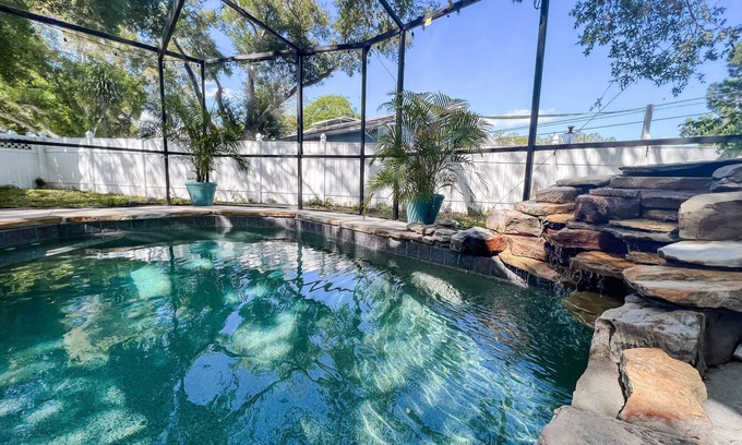 Belleair Bluffs House | Family Home With Heated Pool - 5 Minutes From Beach