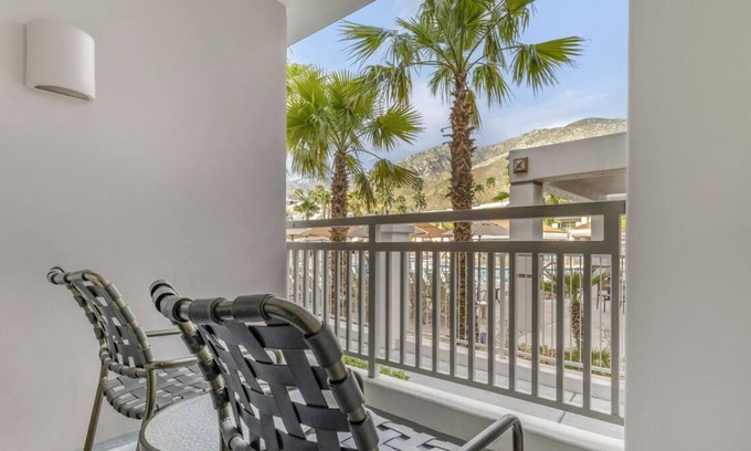 Canyon Corridor Resort | Family Oasis Retreat: Stylish Unit, Poolside Fun, Aerial Tram and Zoo Adventures