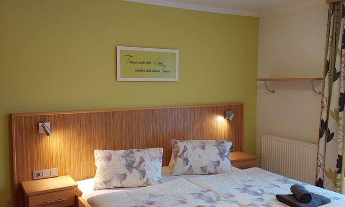 Maria Alm am Steinernen Meer Apartment | Family room "1" with bath, WC, "1" - Haus Heidi