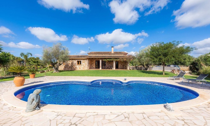 Felanitx Villa | Fantastic Country House with Pool, Wi-Fi, Air Conditioning and Garden