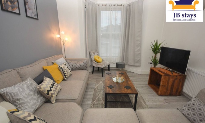 Peninsula House | Fantastic Family home In Greenwich,