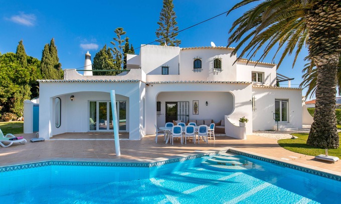Vale de Centianes Villa | Fantastic pool villa, 3 minutes to the beach, air conditioning, WiFi, safe