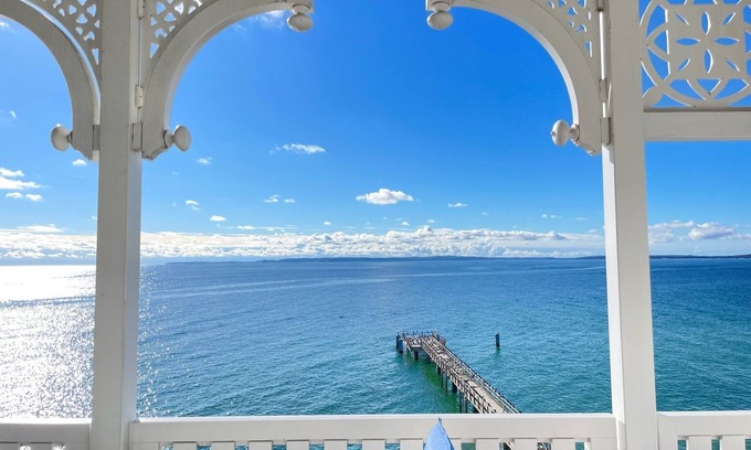 Sassnitz Apartment | Fantastic sea view, large south-facing balcony, 1st row - Fürstenhof Sassnitz 301