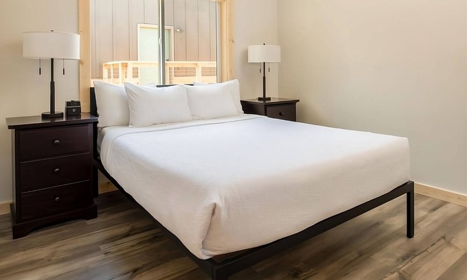 Boardman Hotel | Fantastic Sunsets & the Best Views! Gorgeous Room w/Outdoor Pool & Free Parking