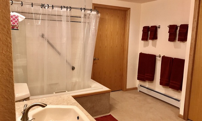 Ridglea Hills Apartment | Fantastic Views in east Boulder and Friendly Resident Owners
