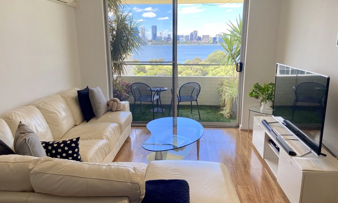 South Perth Apartment | Fantastic views of the river and the city