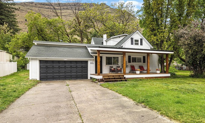 Riggins House | Farmhouse on Main - historic home in the heart of Riggins