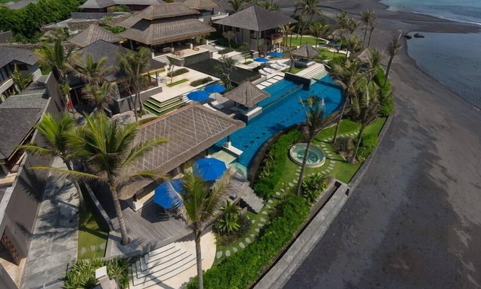 Ketewel Villa | Fascinating 6BR Beach Front Villa Located In Pabean Beach! Stunning View!