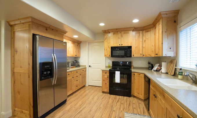 Pleasant View Apartment | Fast Wifi,pets,private Entrance,3 Mins to BYU