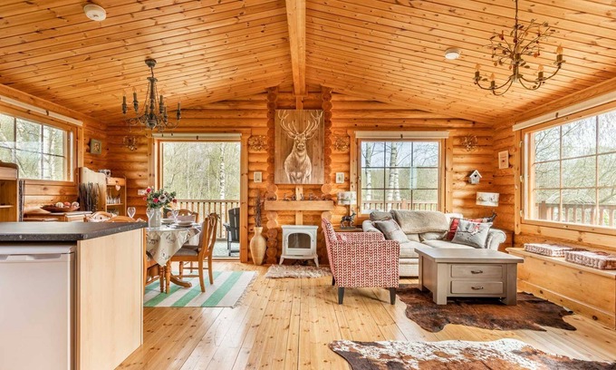 Norwich Cabin | Fat Rascals Retreat | Stunning Secluded Lakeside Lodge with free fishing on site!