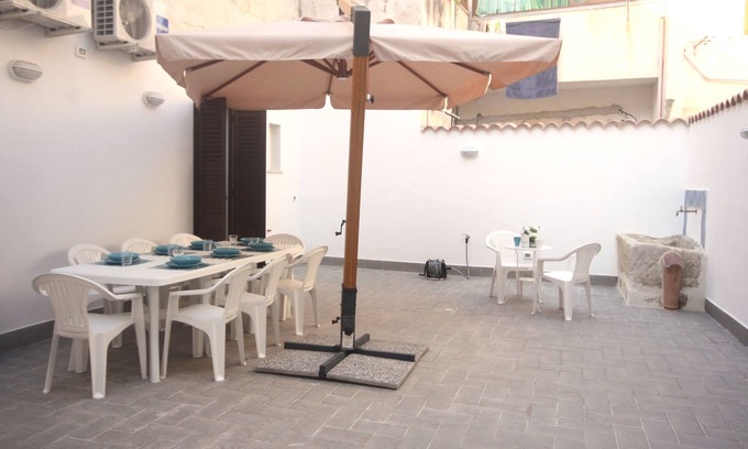 Favignana House | Favignana center apartment with terrace