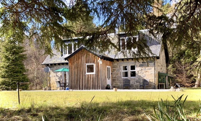 Kinlochlaggan Cottage | FEAGOUR, family friendly, with open fire in Laggan