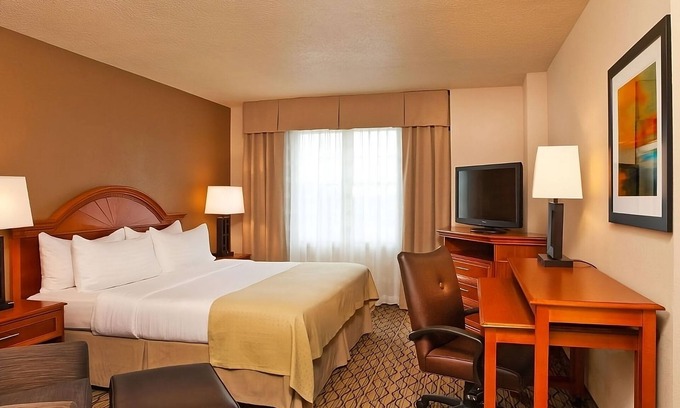 College Park Hotel | Feels Just Like Home! Short Drive to Georgia Aquarium, Pet-Friendly!