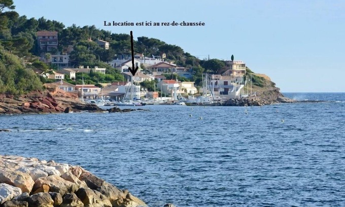 Le Pradet House | Feet in the water at the little port of Les Oursinières -