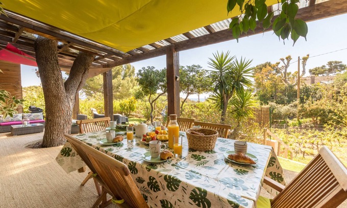 Giens Villa | Félyvonne, family villa with sea and vineyard view