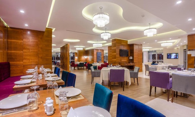 Ben ʼAknoun Hotel | Ferdi Lilly