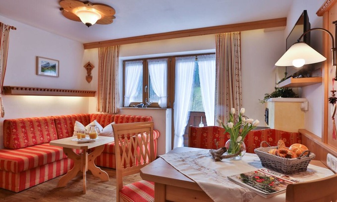 Ramsau Apartment | Ferienwohnung Watzmann, 1-2 Personen, 42 qm, Dusche/WC, Südbalkon, TV, separates Schlafzimmer, Nichtraucher