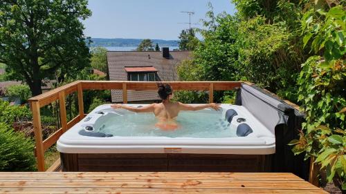 Ueberlingen House | Ferienhaus Wellnesshütte mit Außenwhirlpool und herrlichem See-und Alpenblick