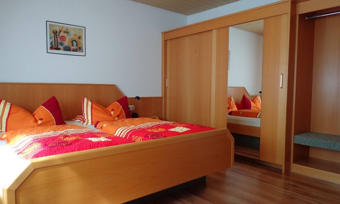 Endingen am Kaiserstuhl Apartment | Ferienwohnung 1, 55qm, 1 Schlafzimmer, 1 Wohn-/Schlafzimmer, max. 5 Personen