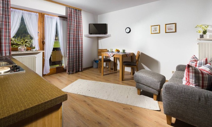 Schoenau am Koenigssee Apartment | Ferienwohnung Watzmann, 25 qm, 1-2 Personen, 1 Separates Schlafzimmer, Balkon