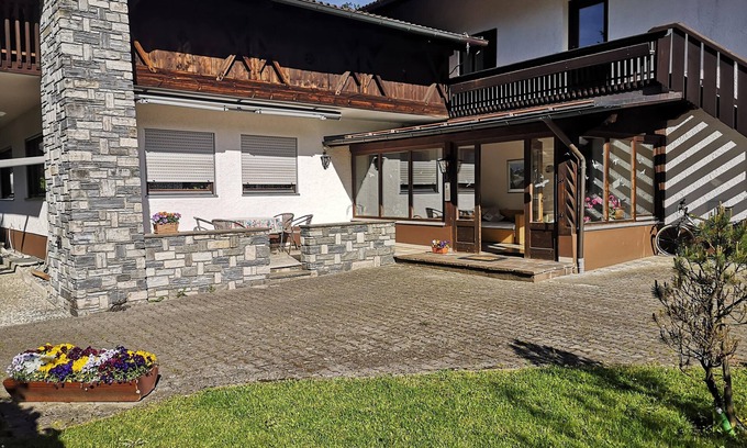 Schleching Apartment | Ferienwohnung Achental,48 qm, für 2 Personen, Balkon, Außenpool