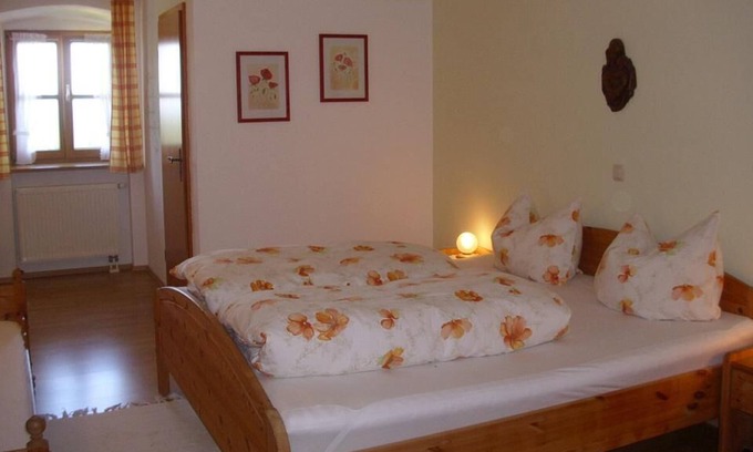 Frasdorf Apartment | Ferienwohnung bis 4 Personen 45 qm, 1. Stock, 1Schlafzimmer, Wohnküche, Frühstück auf Wunsch, Nichtraucher, keine Hunde