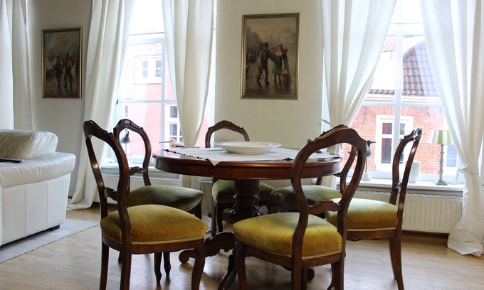 Leer Apartment | Ferienwohnung Dornröschen - Ferienwohnungen Märchenhaus Domke 15133
