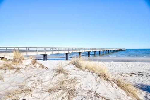 Schonberger Strand Apartment | Ferienwohnung Seebrücke, Schönberger Strand, erste Strandreihe