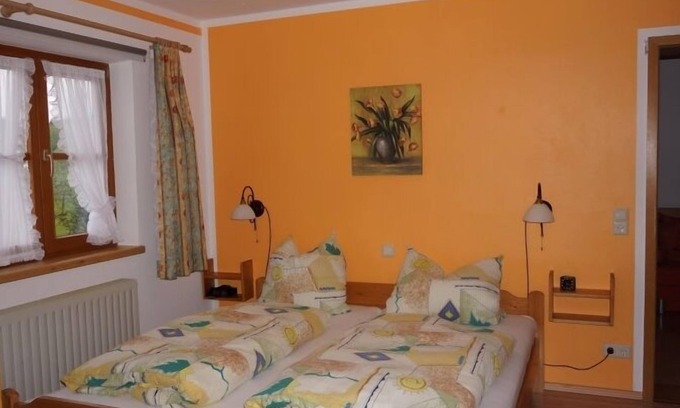 Chieming Apartment | Ferienwohnung I im 1.Stock mit eigenem Gartenplatz