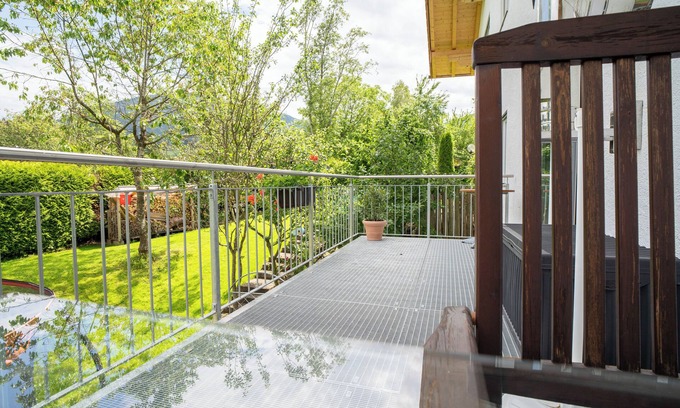 Bad Feilnbach Apartment | Ferienwohnung Jeni, 65qm mit Balkon und Bergblick