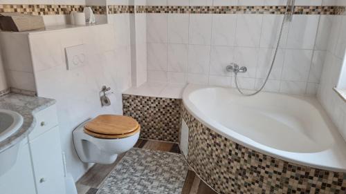 Hochheim Apartment | Ferienwohnung mit individueller Ausstattung - jedes Zimmer ist anders
