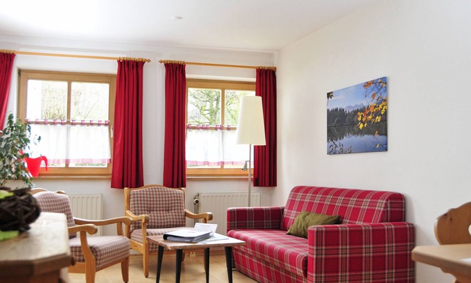 Bad Feilnbach Apartment | Ferienwohnung Sulzberg bis 3 Personen, 1 seperates Schlafzimmer, Erdgeschoss, Südterrasse
