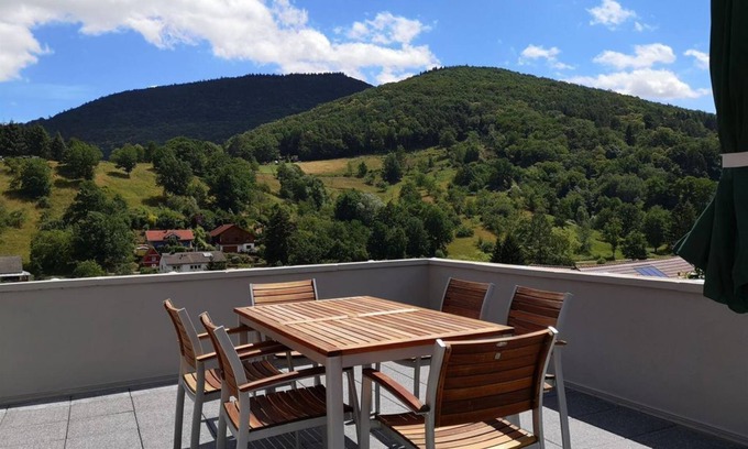 Dernbach Apartment | Ferienwohnung Uhu - Haus am Lindenbaum