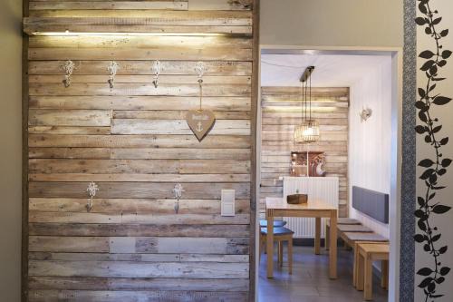 Bunsdorf Apartment | Ferienwohnung Waterkant direkt am Wittensee, mit Spielscheune