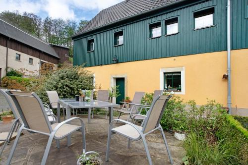 Berggieshubel Apartment | Ferienwohnungen 'am Waldrand'