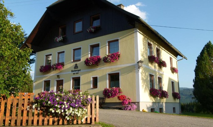 Mariapfarr Apartment | Ferienwohnungen Bachergut