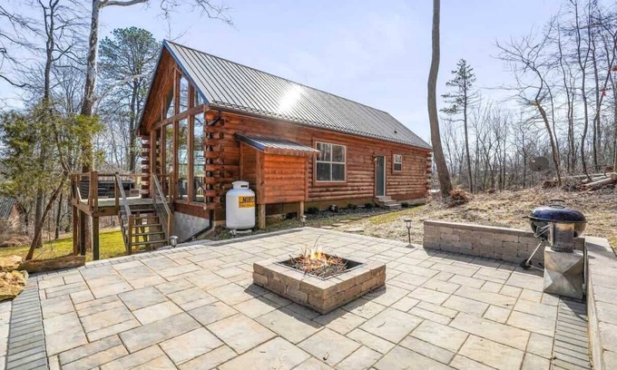 McArthur Cabin | Fern Woods A modern take on Hocking Hills cabins