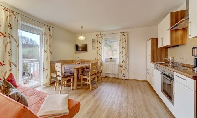 Roehrnbach Apartment | FeWo am Waldrand mit WLAN & einzigartigem Weitblick