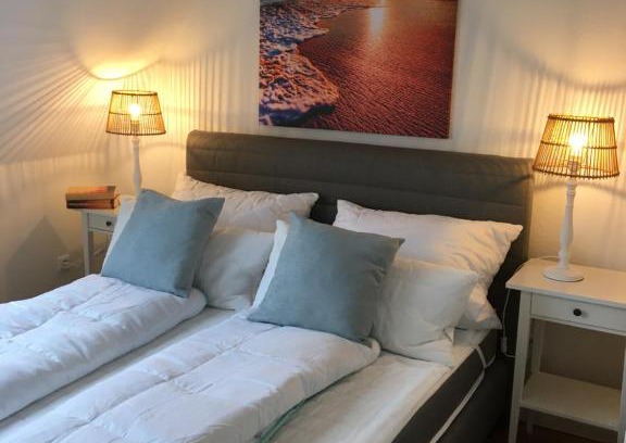 Westerdeichstrich Apartment | Fewo Schröder - BUDE 63a - mit Strandkorb am Meer - inklusive Bettwäsche und Handtücher