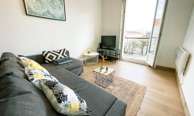 Quartier Chorier-Berriat Apartment | #FF | Pretty light in Grenoble ☀ | T2