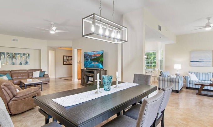 Naples Condo | Fiddler's Creek first floor coach home. 3 bed /3 bath. Bright open floor plan.