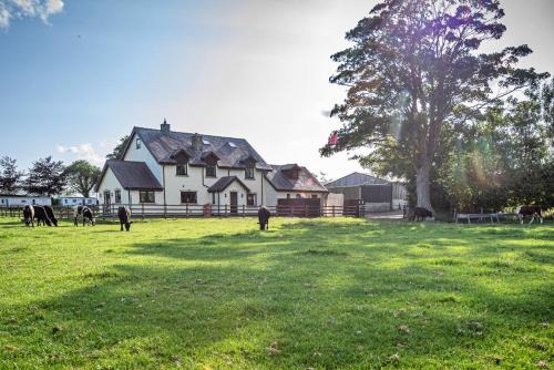 Holywell House | Finest Retreats - Groes Faen Bach Farmhouse