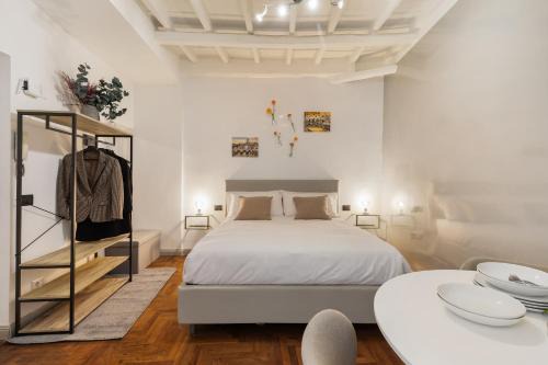 Rione VI Parione Apartment | Fiori Suite