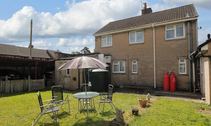 Huntley Cottage | FIR TREE LODGE, family friendly, with open fire in Huntley