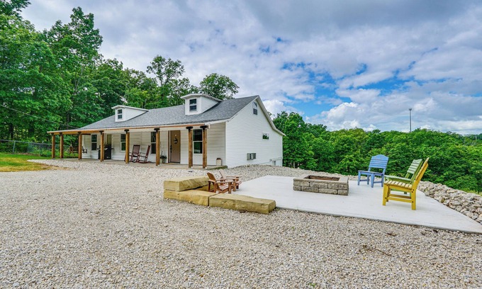 Lake Ozark Cabin | Fire Pit & Grill: Pet-Friendly Lake Ozark Cabin!