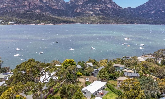 Coles Bay House | Fish @ Freycinet