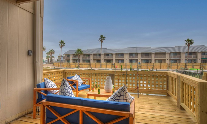 Harbor Oaks Condo | Fisherman Friend! - Coastal Condo - Views Await!