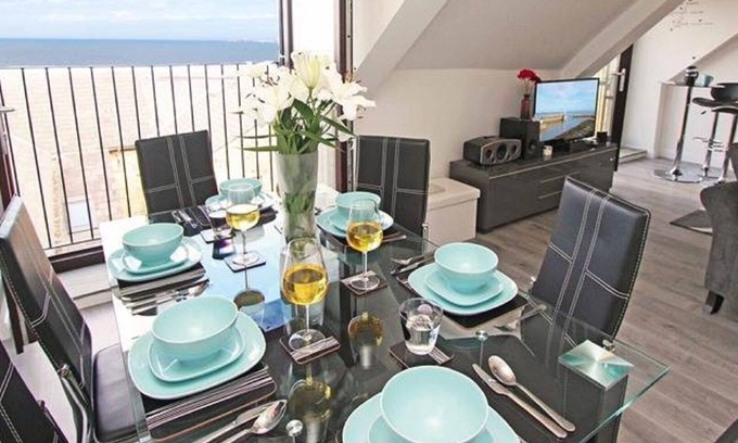 Seahouses Cottage | Fisherman's Cottage with amazing sea views - set in old quiet cobbled square